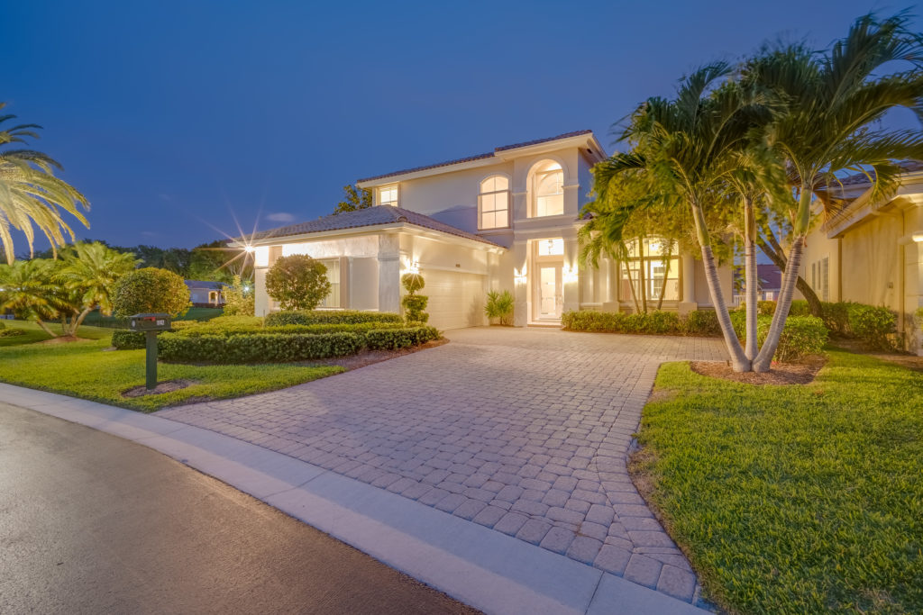 MILLION DOLLAR VIEWS IN GRAND CAY AT PGA NATIONAL! Echo Fine Properties