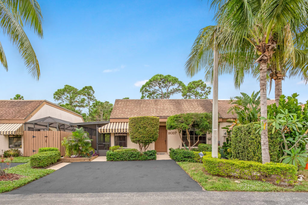 GLORIOUS IN GARDENS OF WOODBERRY! Echo Fine Properties