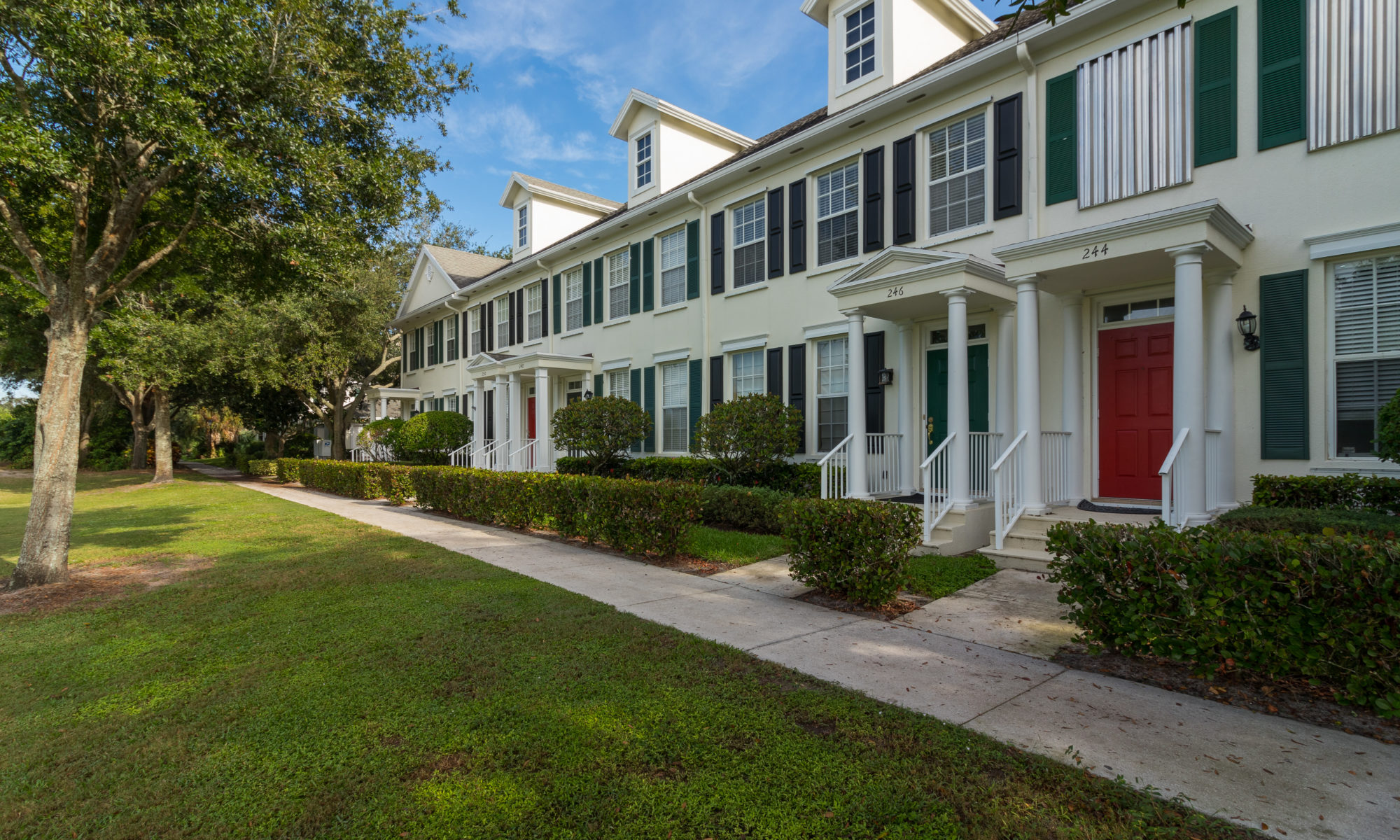 GLORIOUS IN GARDENS OF WOODBERRY! Echo Fine Properties