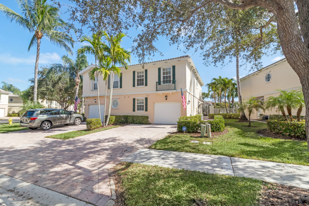 See the 𝘽𝙀𝘼𝙐𝙏𝙔 of Home ECHOnomics in Catalina Lakes!