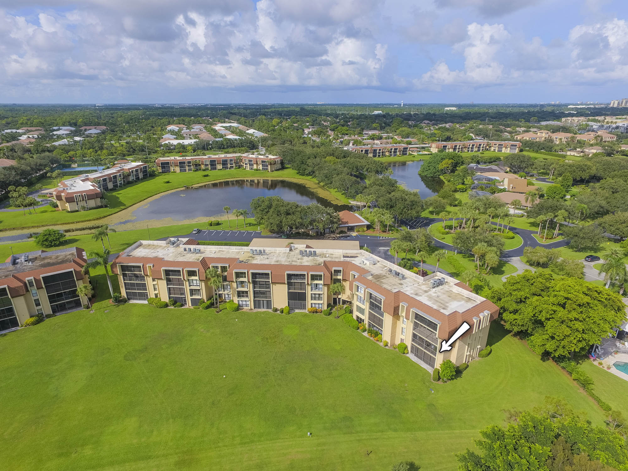 Wonderful in Woodland Lakes | 5350 Woodland Lakes Drive 212