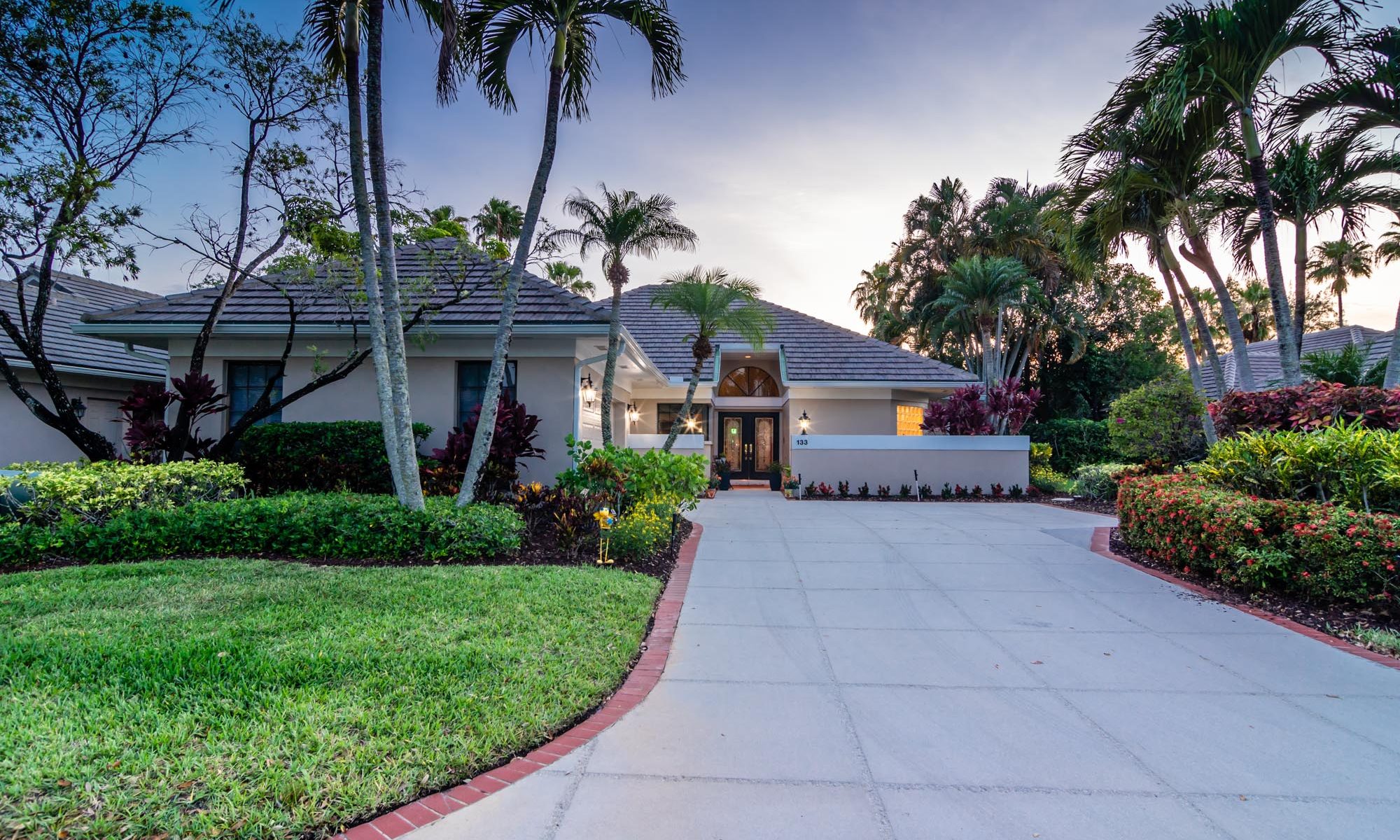Adorable Home in the Hamptons at Maplewood in Jupiter! Echo Fine