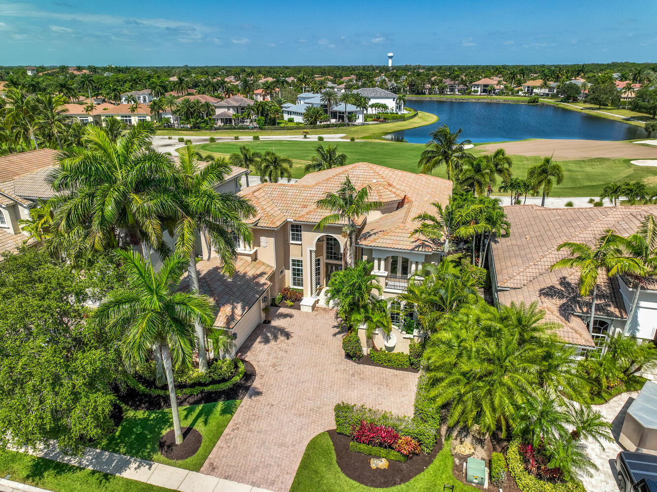 All signs POINT to the POINTE at EASTPOINTE Country Club! Echo Fine