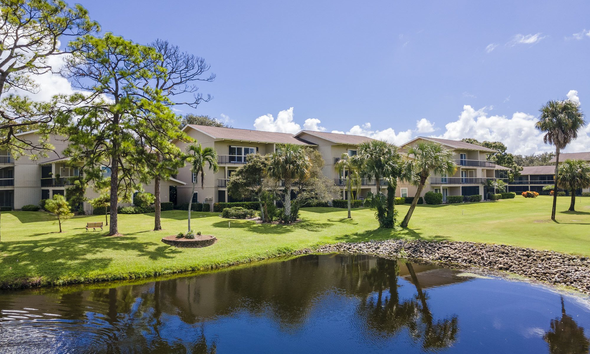 Charming Townhome for Sale in Wellesley at Lake Clarke Shores! Echo